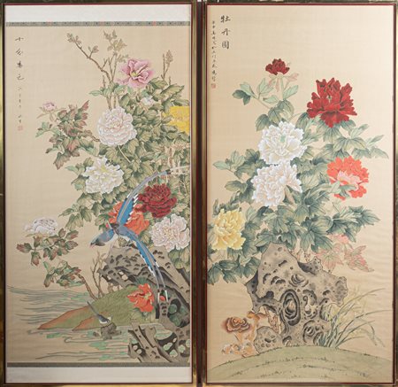 Arte Cinese  A pair of large paintings on silk depicting flowers China, 20th century .