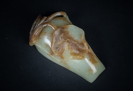 Arte Cinese  A jade cup carved with leaves in relief China, Qing dynasty, 19th century .