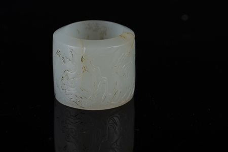 Arte Cinese  A white jade archer ring engraved with vegetal motifs China, 19th century .