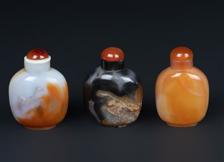 Arte Cinese  Three carnelian snuff bottlesChina, Qing dynasty, 19th century .