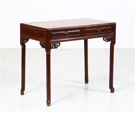Arte Cinese  A wooden table China, 19th century .