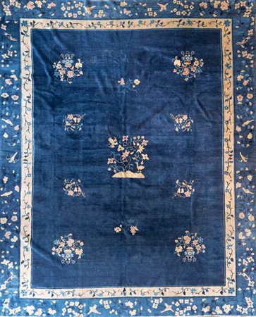 Arte Cinese  A Beijing rug China, early 20th century .