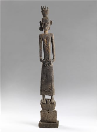 Arte Sud-Est Asiatico  A tall, slender, wooden figure 19th century  .