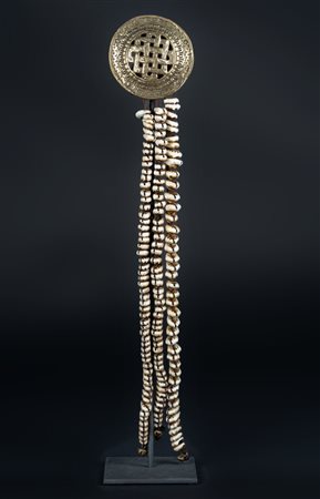 Arte Himalayana  A bronze and shell amulet Tibet, 19th century .