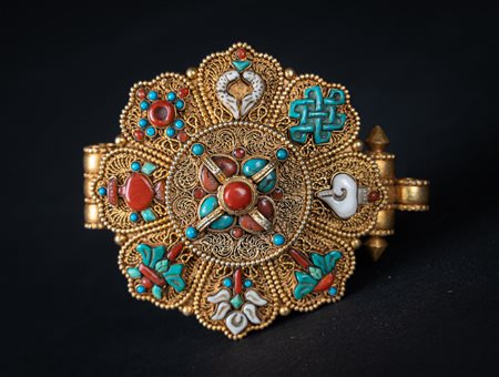 Arte Himalayana  Gau inlaid with semi precious stonesNepal, 20th century .