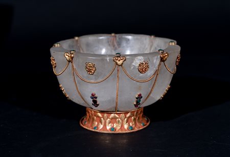 Arte Himalayana  A large rock crystal bowl Nepal, 20th century .