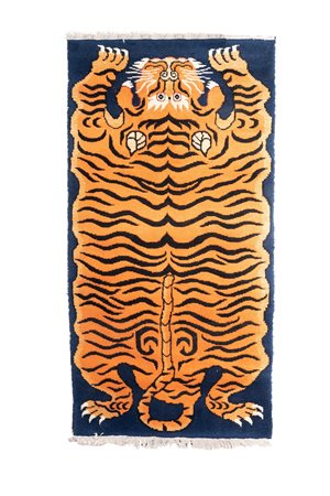 Arte Himalayana  A carpet with tiger Tibet, second half 20th century .