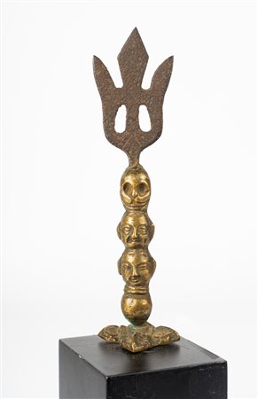 Arte Himalayana  A bronze and iron khatvangaTibet, 19th century .