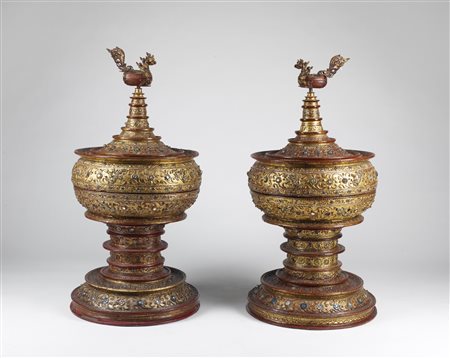 Arte Sud-Est Asiatico  Pair of large fine lacquered offering container with inlays (hsun-ok) Burma, late 19th century .
