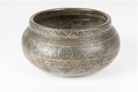 Arte Islamica  A late Mamluk tinned copper bowl Mamluk domains, late 15th century .