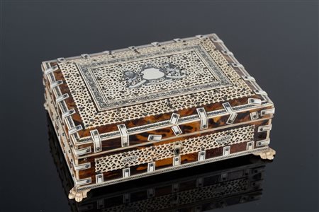 Arte Islamica  A Vizagapatam Anglo-Indian ivory and tortoiseshell veneered box India, early 20th century .