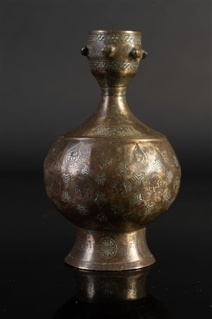 Arte Islamica  A copper rosewater sprinkler engraved with epigraphy Seljuk Iran, 12th century .