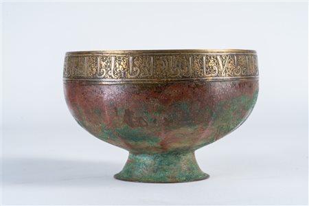 Arte Islamica  A high footed bronze bowl with silver inlay Eastern Iran, Khorasan, 12th-13th century .