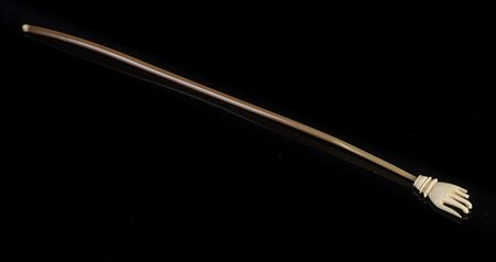 Arte Islamica  A rhino horn and ivory or bone hand backscratcherIndia, 19th century .