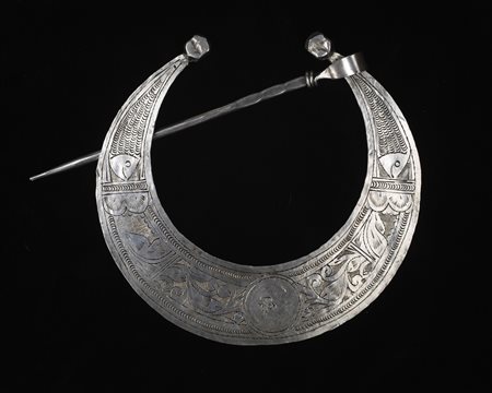 Arte Islamica  A silver fibula with tughra Possibly Algeria, first half 19th century .