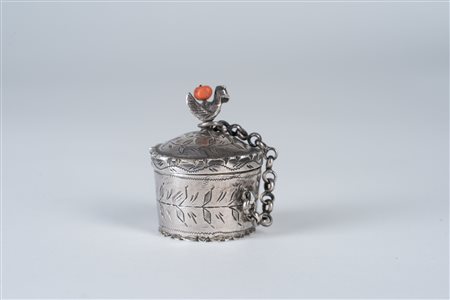 Arte Islamica  An Ottoman Qibla indicator within a silver round lidded box engraved with floral motifs Turkey, 19th century .