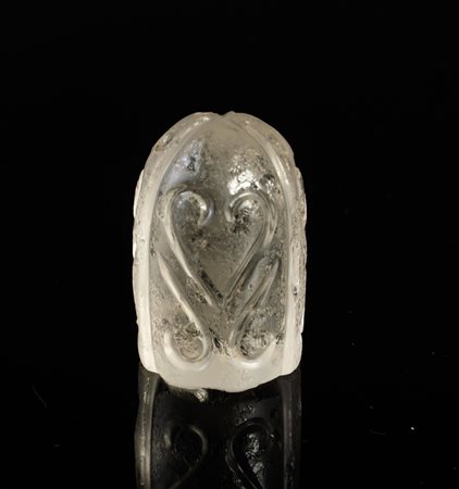Arte Islamica  A rock crystal possibly Fatimid or Abbasid chess piece with Samarra style carving Mesopotamia, 9th century or later .