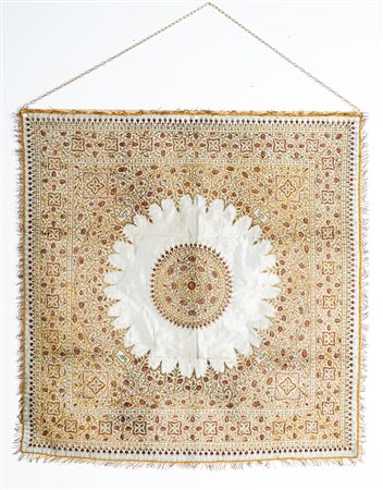 Arte Islamica  A Mughal silk textile embroidered with flowers India, 18th-19th century .