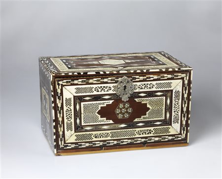 Arte Islamica  A fine Ottoman wooden marquetry box inlaid with ivory Possibly Egypt, 16th century.