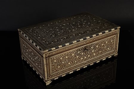Arte Islamica  A HOSHIARPUR box inlaid with ivory India, Punjab, 19th century .