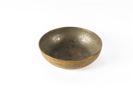 Arte Islamica  A bronze lacquered bowl Persia or Kashmir, 19th century .