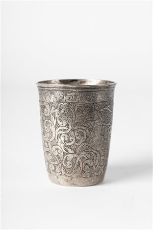 Arte Islamica  A metal cup engraved with animals, flowers and Hebrew inscriptions Near East, 19th century .