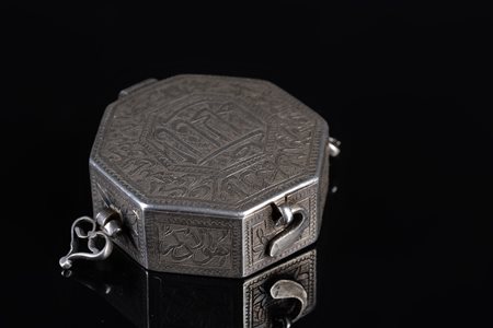 Arte Islamica  An octagonal silver inscribed bazu band .