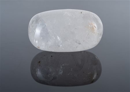 Arte Indiana  An Indian rock crystal lingam .