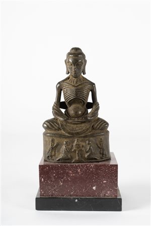 Arte Indiana  A bronze figure of fasting Buddha Northern India, 19th-20th century .