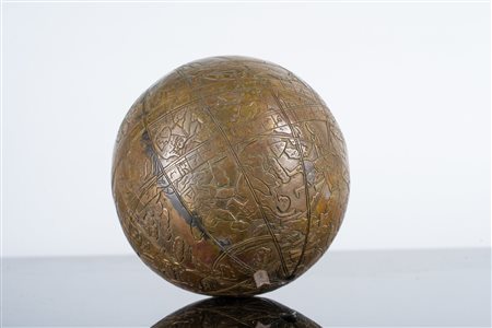 Arte Indiana  Indian celestial globe late 19th century .