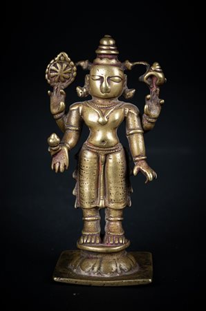 Arte Indiana  A brass figure of Lord Vishnu India, Orissa, 16th-17th century .