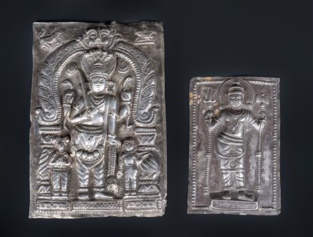 Arte Indiana  Two silver devotional plaques India, 19th century .