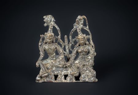 Arte Indiana  A bronze group portraying Shiva and Parvati North Eastern India, 11th-12th century .