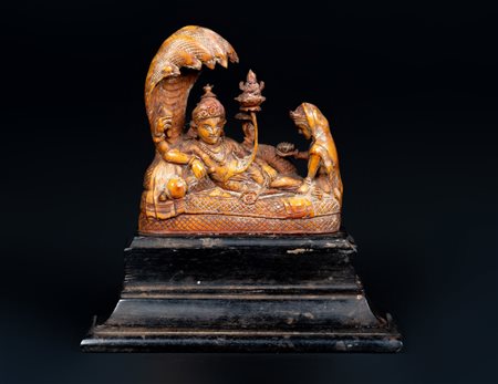 Arte Indiana  An ivory carving depicting Vishnu sleeping over the seven headed snake India, 18th century .