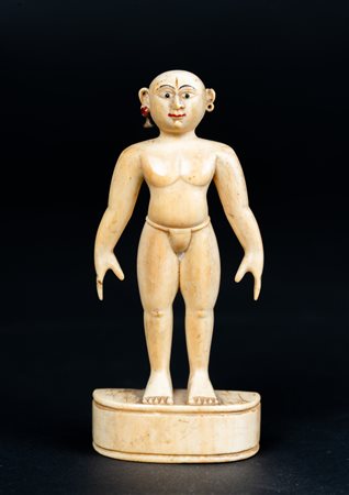 Arte Indiana  An ivory figure of Tirtankara India, 19th century .