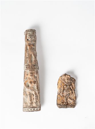 Arte Indiana  Two Chandraketugarh bones carved with yakshini India, Western Bengal, 5th century b.C.- 5th century AD.