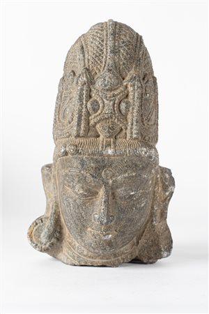Arte Indiana  A granite head, possibly portraying ShivaSouthern India, 17th century .