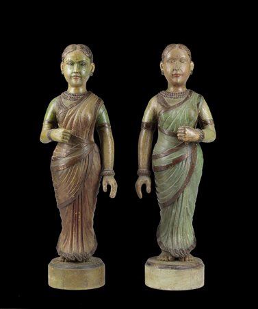 Arte Indiana  A pair of wooden lacqered figures of worshippers India, 19th century .
