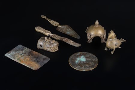 Arte Indiana  A group of seven Indian bronze itemsVarious periods .