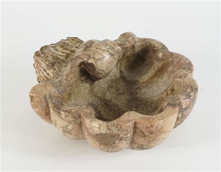 acquasantiera in pietra