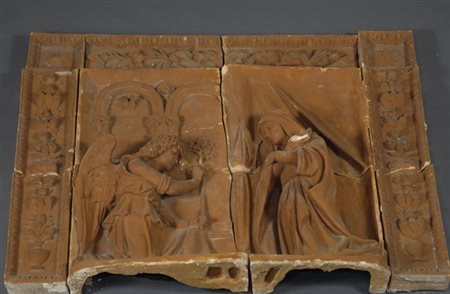 Annunciazione in terracotta, seconda metà XIX sec., cm. 143,5x170.
