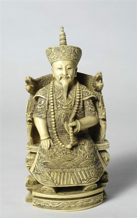 Imperatore scultura in avorio intagliato, Cina, fine XIX sec., cm. h. 19