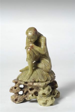 Pescatore scultura in pietra saponaria, XX sec., cm. h. 16,5.