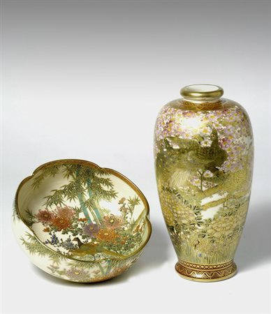 Vaso e ciotola in porcellana bianca, con decorazioni policrome e oro...
