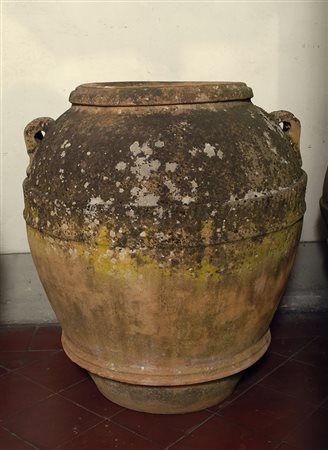 Orcio in terracotta, cm. 102x90.