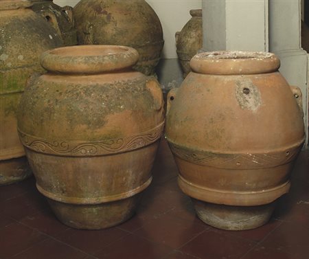 Due Orci in terracotta, cm. 100x80; cm. 100x70.