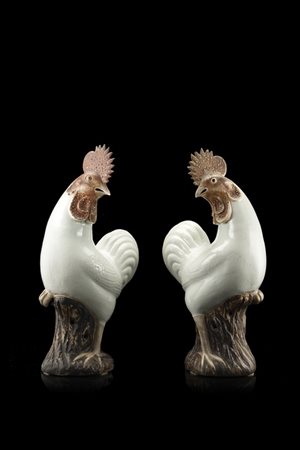 Coppia di galli in gres porcellanato (restauri) Cina, fine secolo XVIII (h....