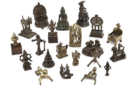 Manifattura Indiana Lotto composto da ventuno sculture in bronzo di soggetto...
