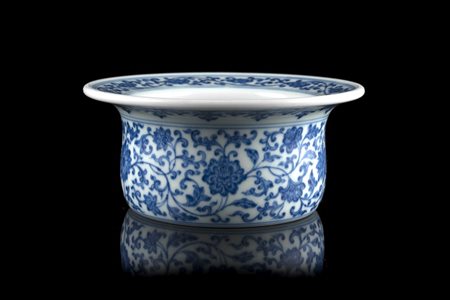 Ciotola in porcellana bianca e blu decorata con motivo di fiori e foglie di...