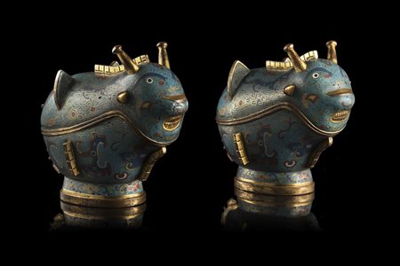 Coppia di creature fantastiche in metallo cloisonné, marchio apocrifo...
